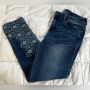 Chico’s Embroidered Ankle Jeans Size 00 (US Size 2)